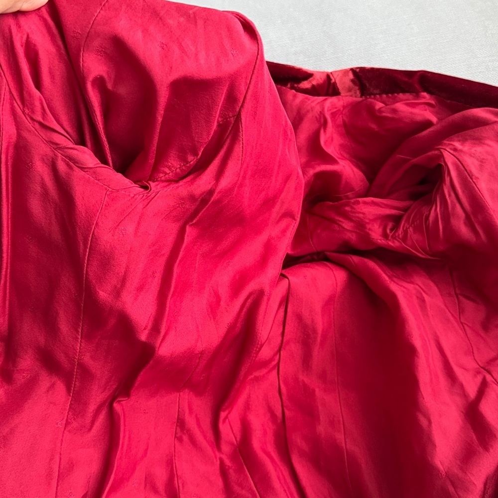 Chanel Vintage Runaway 1993 CC Buttons Single Breasted Coat Burgundy Velvet - Picture 12 of 17